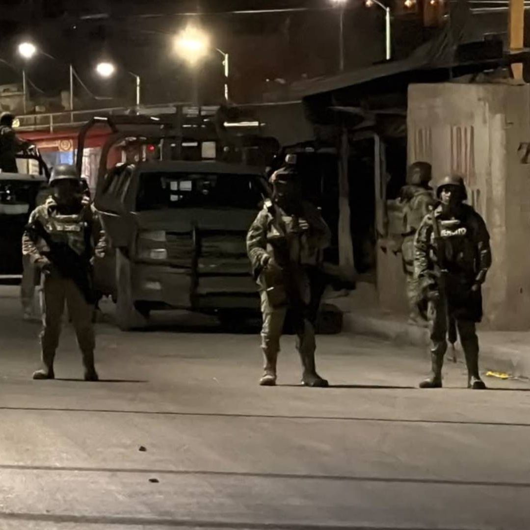 Conductor huye de la Sedena y desata persecución en Ciudad Juárez